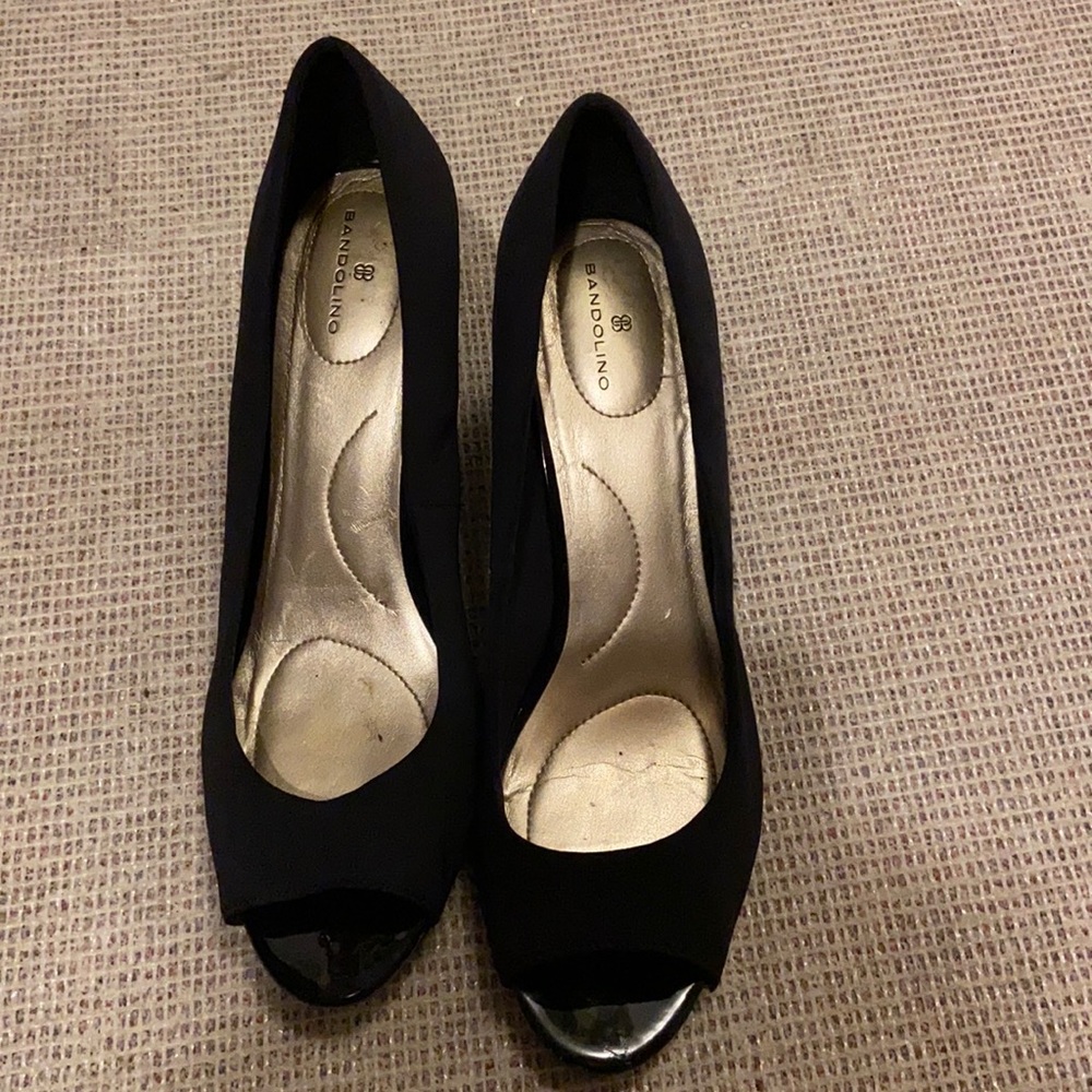 Black wedges